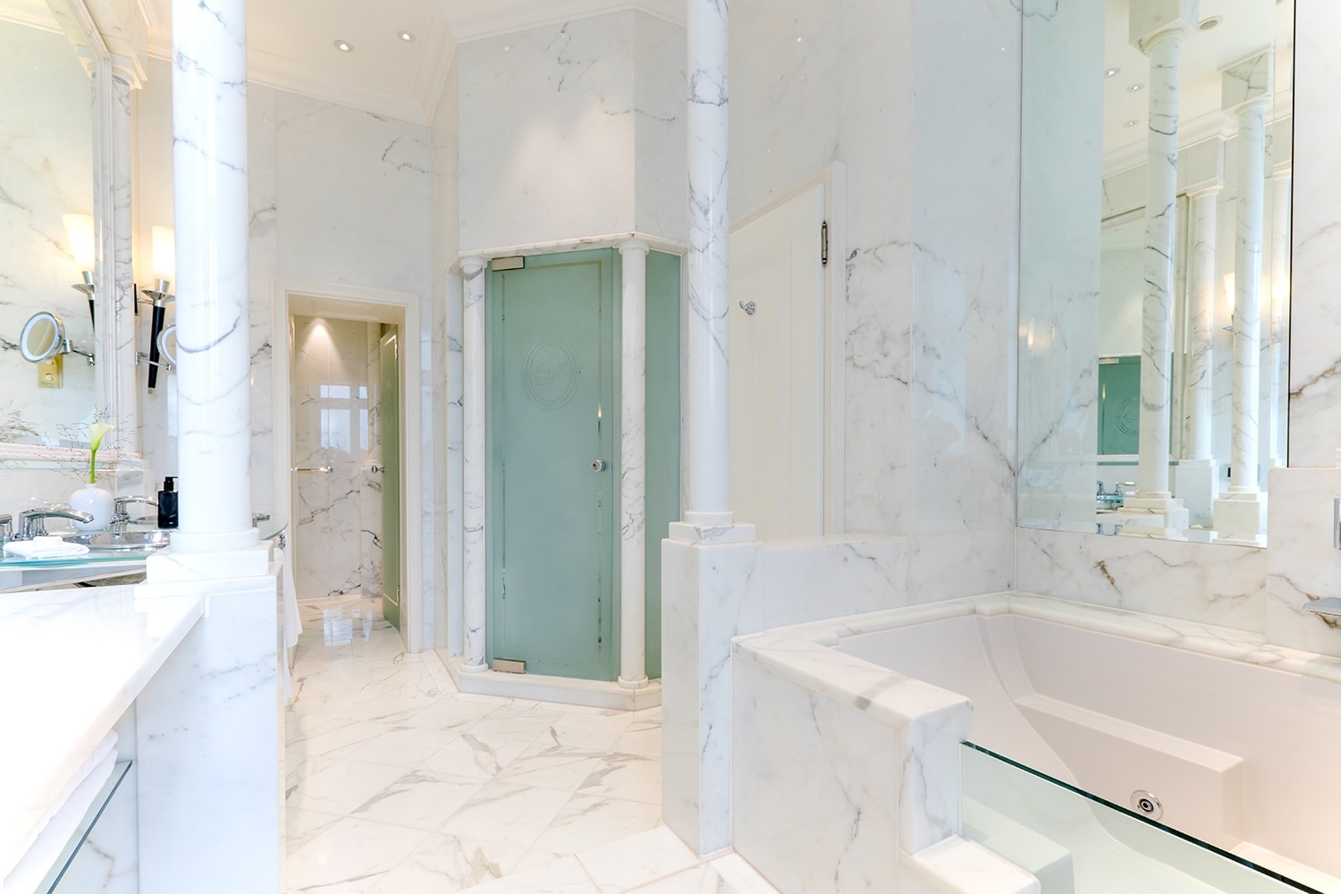 Luxury bathroom at Excelsior Hotel Ernst Cologne